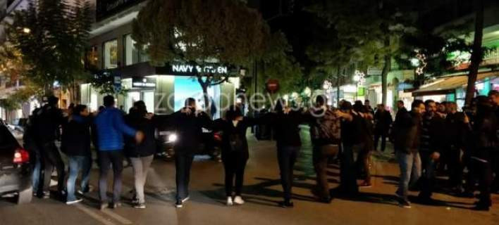  Χανιά: Εκλεισαν το δρόμο με… πεντοζάλη (εικόνες)